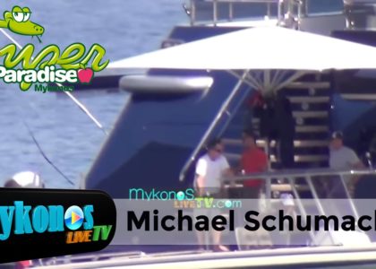 o-soumaxer-sto-Super-Paradise-i-Michael-Schumacher-in-Super-Paradise-beach-Mykonos-img