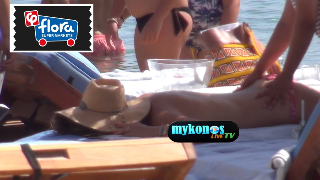 Alessandra-Ambrosio-enjoys-relaxing-topless-massage-during-Mykonos-getaway-i-alesantra-amprozio-apolambanei-toples-to-masaz-tis-stin-mukono-img