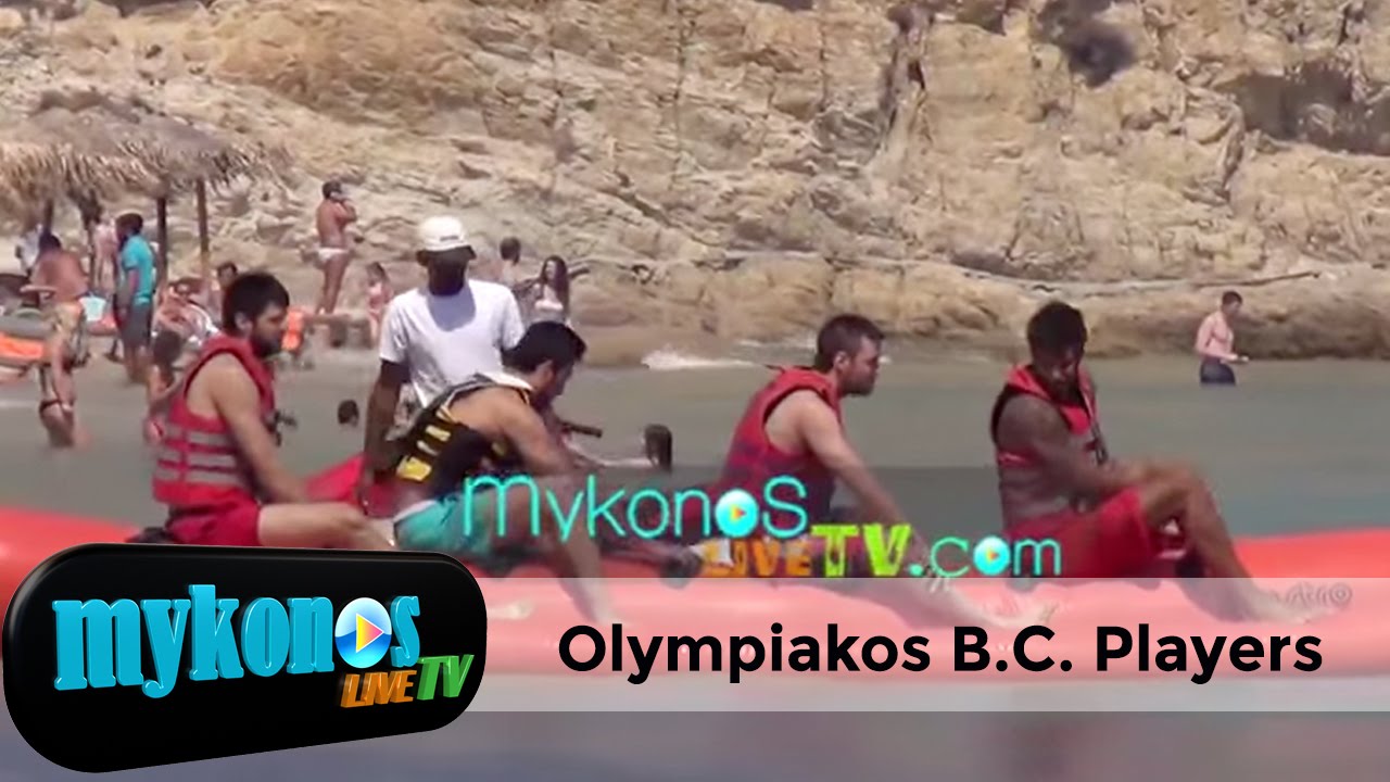 oi-toumpes-twn-paiktwn-tou-olumpiakou-stin-mukono-I-Olympiakos-Playes-playlng-in-Mykonos-img