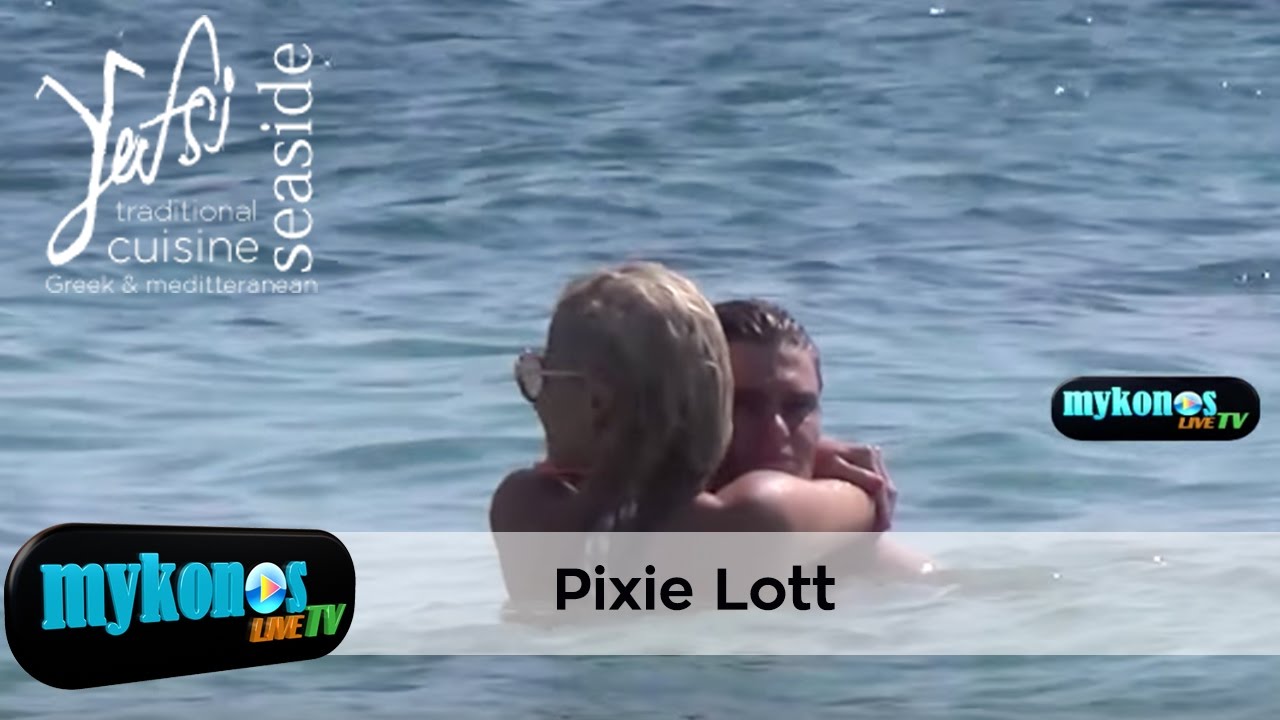 -Pixie-Lott-i-bretanida-star-me-ta-apostomwtika-opisthia-stin-mukono-Pixie-Lott-and-model-boyfriend-Oliver-Cheshire-show-off-their-enviable-beach-bodies-in-Mykonos-img