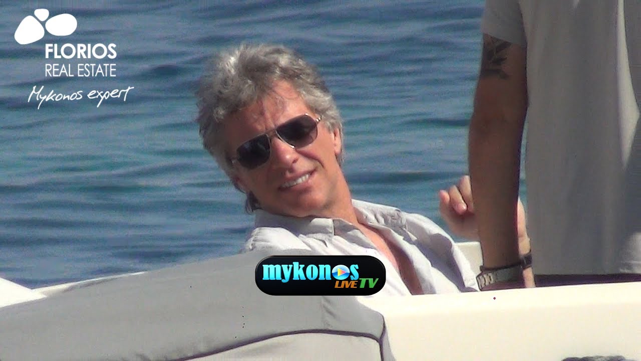 o-thrulos-tis-rok-Jon-Bon-Jovi-apoxairetise-katenthousiasmenos-tin-mukonoJon-Bon-Jovi-holidaying-on-Mykonos-island--img
