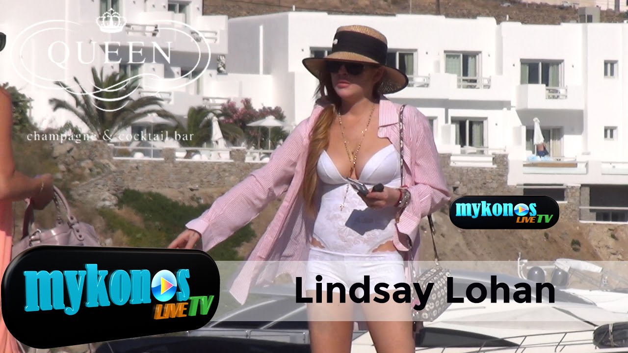 Lindsay-Lohan-From-her-hotel-bedroom-to-the-beach-in-a-lingerie-set-img