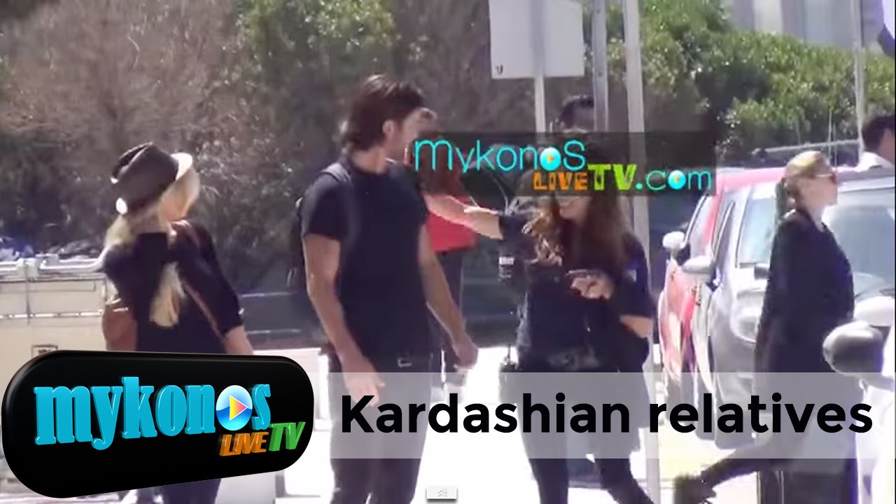 oi-suggeneis-tis-Kardashian-stin-mukono-i-Kardashian-Relatives-Arrivals-in-Mykonos-img