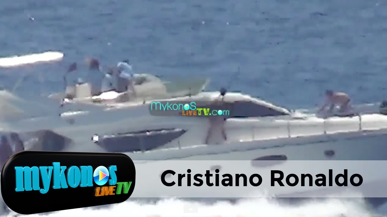 o-kristiano-ronalnto-sti-mukono-Cristiano-Ronaldo-soaks-up-the-sun-in-Mykonos-img