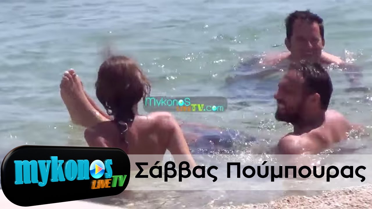 sta-sagonia-tou-sabba-poumpoura-I-Savvas-Poubouras-playing-on-the-beach-img