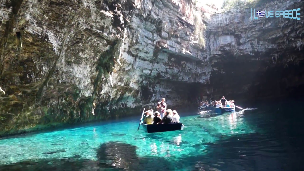 periigitheite-stin-mageutiki-limni-melissani-tis-kefalonias-mesa-apo-to-ekpliktiko-binteo-tou-petrou-img