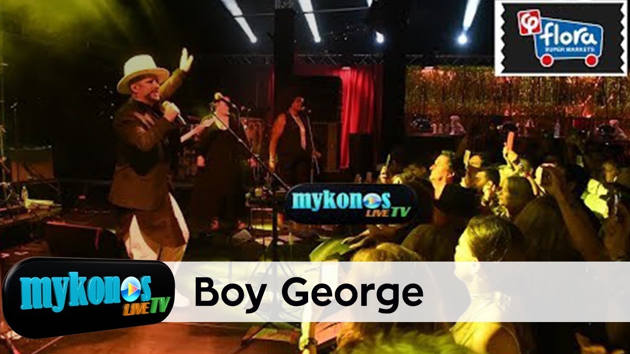 o-thrulikos-Boy-George-stin-mukono-tragoudaei-se-partu-genethliwn-img