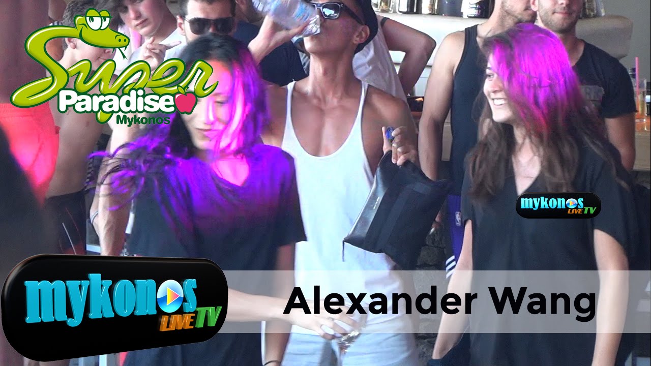 o-sxediastis-Alexander-Wang-se-trela-kefia-sto-Super-Paradise-tis-mukonou--img