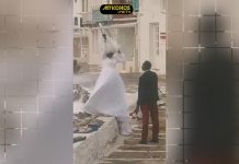 ΝΙΟΠΑΝΤΡΟ ΖΕΥΓΑΡΙ ΑΠΟ ΤΟ ΣΟΥΔΑΝ ΗΡΘΕ ΤΗ ΧΕΙΡΟΤΕΡΗ ΗΜΕΡΑ ΤΗΣ ΧΡΟΝΙΑΣ ΛΟΓΩ ΚΑΚΟΚΑΙΡΙΑΣ ΝΑ ΒΓΑΛΕΙ ΦΩΤΟΓΡΑΦΙΕΣ ΣΤΗΝ ΜΥΚΟΝΟ