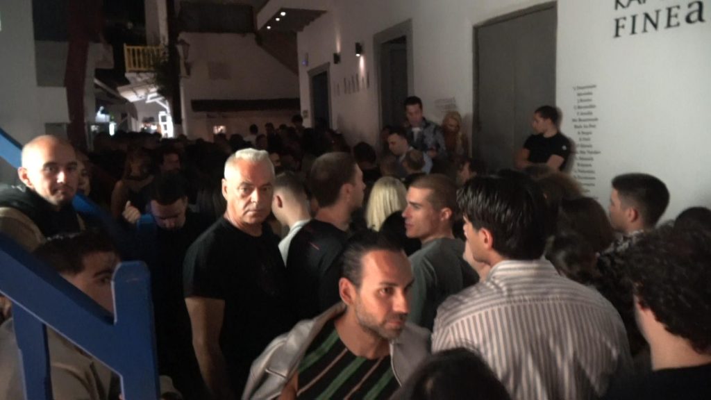 ΚΥΚΛΟΦΟΡΙΑΚΟ ΕΜΦΡΑΓΜΑ ΣΤΑ ΜΑΤΟΓΙΑΝΝΙΑ ΤΗΣ ΜΥΚΟΝΟΥ ΤΟ ΤΡΙΗΜΕΡΟ ΤΟΥ ΑΓΙΟΥ ΠΝΕΥΜΑΤΟΣ