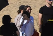 ΑΠΟΚΛΕΙΣΤΙΚΑ ΠΛΑΝΑ ΑΠΟ ΤΟ EMILY IN PARIS ΣΤΗ ΜΥΚΟΝΟ ΜΕ ΤΗ LILY COLLINS
