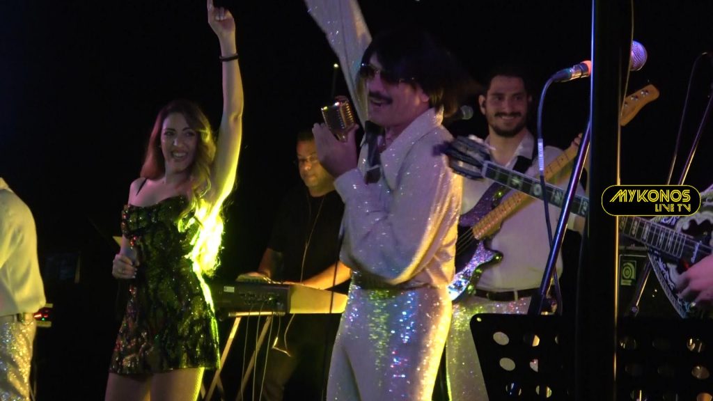 ΞΕΣΑΛΩΣΕ Η ΚΟΡΗ ΤΗΣ ΒΑΝΔΗ ΣΤΟ LIVE SHOW ΤΟΥ ΤΟΝΙ ΣΦΗΝΟΥ ΣΤΗΝ ΜΥΚΟΝΟ
