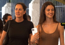 Η ΣΠΑΝΙΑ ΔΗΜΟΣΙΑ ΕΜΦΑΝΙΣΗ ΤΗΣ ΝΟΝΗΣ ΔΟΥΝΙΑ ΜΕ ΤΗΝ ΠΑΝΕΜΟΡΦΗ ΚΟΡΗ ΤΗΣ ΣΤΗΝ ΜΥΚΟΝΟ