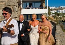 ΠΑΡΑΜΥΘΕΝΙΟΣ ΓΑΜΟΣ ΓΙΑ ΤΗΝ ΟΜΟΓΕΝΗ ΚΑΙ ΣΥΝΕΡΓΑΤΙΔΑ ΤΟΥ ΤΡΑΜΠ, ΑΛΕΞΑΝΔΡΑ ΒΕΛΕΤΣΗ, ΣΤΗ ΜΥΚΟΝΟ