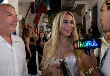 ΧΡΙΣΤΙΑΝΑ ΓΡΗΓΟΡΑΣΚΟΥ: ΑΠΟ ΤΑ ΚΑΛΛΙΣΤΕΙΑ MISS FITNESS ΚΑΙ ΤΟ SURVIVOR ΣΤΗΝ ΠΡΟΩΘΗΣΗ ΤΗΣ ΜΥΚΟΝΟΥ ΣΤΟ ΕΞΩΤΕΡΙΚΟ