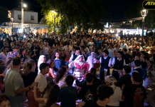 ΑΣΤΑΜΑΤΗΤΟ ΓΛΕΝΤΙ ΣΤΗΝ ΜΥΚΟΝΟ. ΠΛΗΘΟΣ ΚΟΣΜΟΥ ΣΤΟ ΠΑΝΗΓΥΡΙ ΤΗΣ ΠΑΝΑΓΙΑΣ ΤΟΥΡΛΙΑΝΗΣ