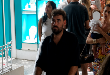 ΝΙΚΟΣ ΠΟΛΥΔΕΡΟΠΟΥΛΟΣ: ΟΙΚΟΓΕΝΕΙΑΚΗ ΒΟΛΤΑ ΜΕ ΤΟΝ ΓΙΟ ΤΟΥ ΣΤΗΝ ΜΥΚΟΝΟ