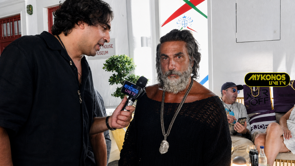 O ZEUS, Ο INFLUENCER-ΦΑΙΝΟΜΕΝΟ, ΑΠΟΘΕΩΝΕΙ ΤΗΝ ΜΥΚΟΝΟ