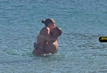 ΔΑΛΑΚΑΣ & ΑΜΒΡΟΣΙΑΔΗΣ ΑΣΥΓΚΡΑΤΗΤΟΙ ΣΤΗΝ ΜΥΚΟΝΟ: ΜΠΑΝΙΟ & ΑΓΚΑΛΙΕΣ ΣΤΟ NAMMOS